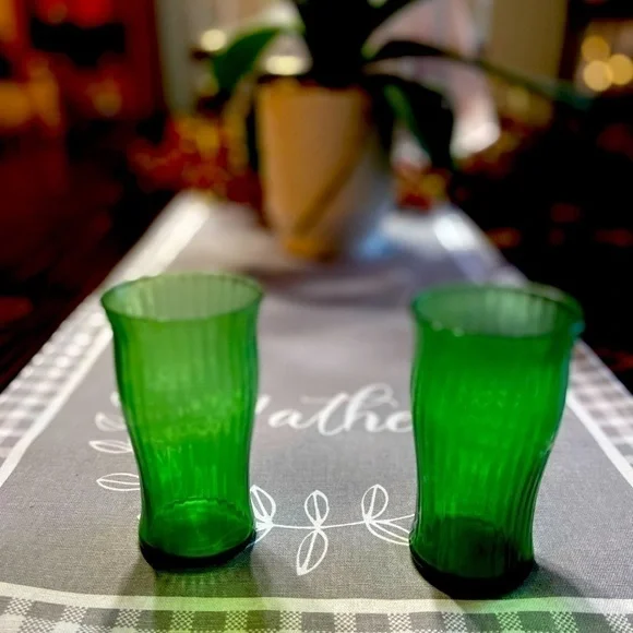 VINTAGE Bristol Green Mini Juice/ Shot Glasses - Picture 2 of 7
